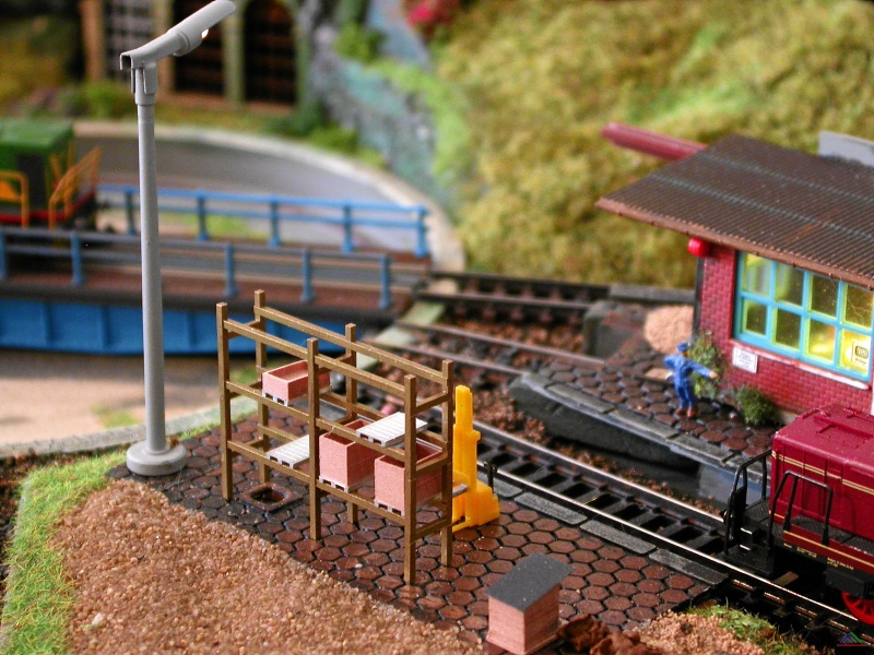 160 Hochregal.JPG - Das neue Hochregal als Zwischenlager für die Lokwerkstatt